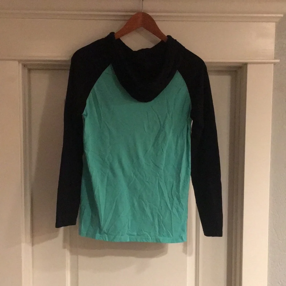 DClong sleeve with hood - Picture 3 of 4